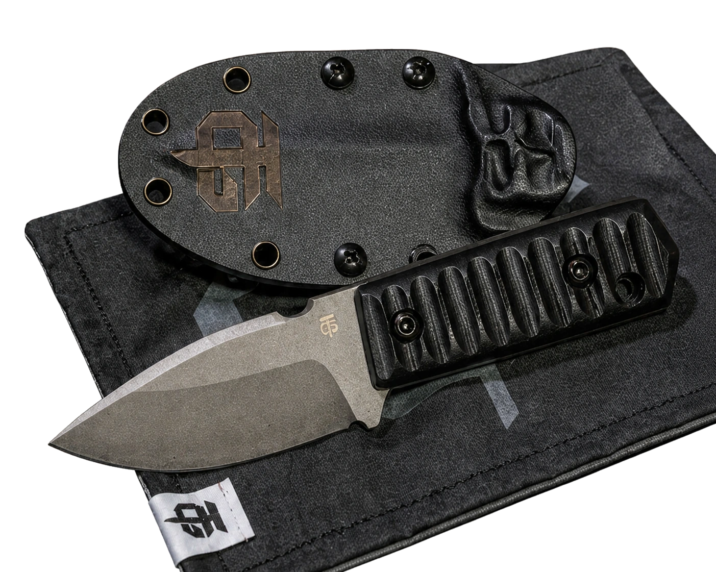 Cuchillo táctico Big Bore con funda Kydex.
